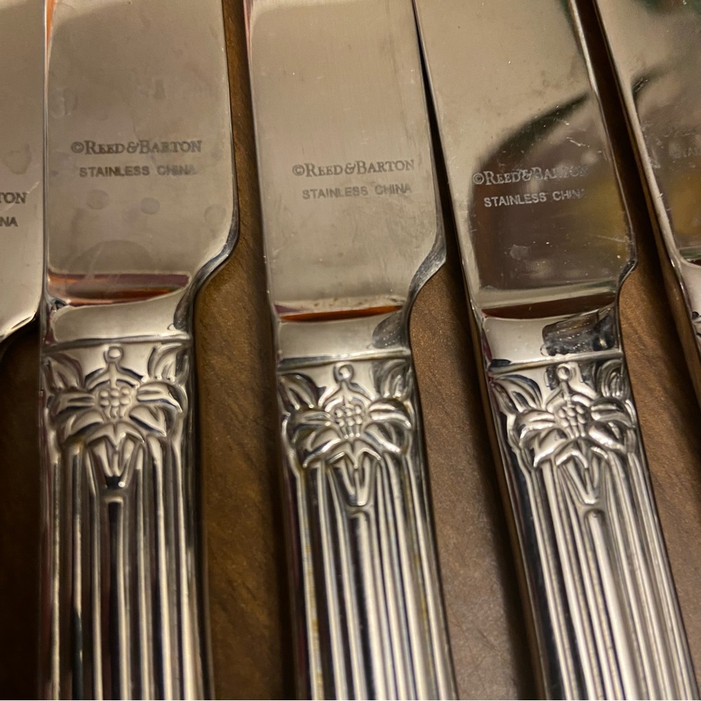 Reed & Barton Haversham 6 Piece Elegant Silver Floral Pattern Knives Set. - Picture 4 of 5